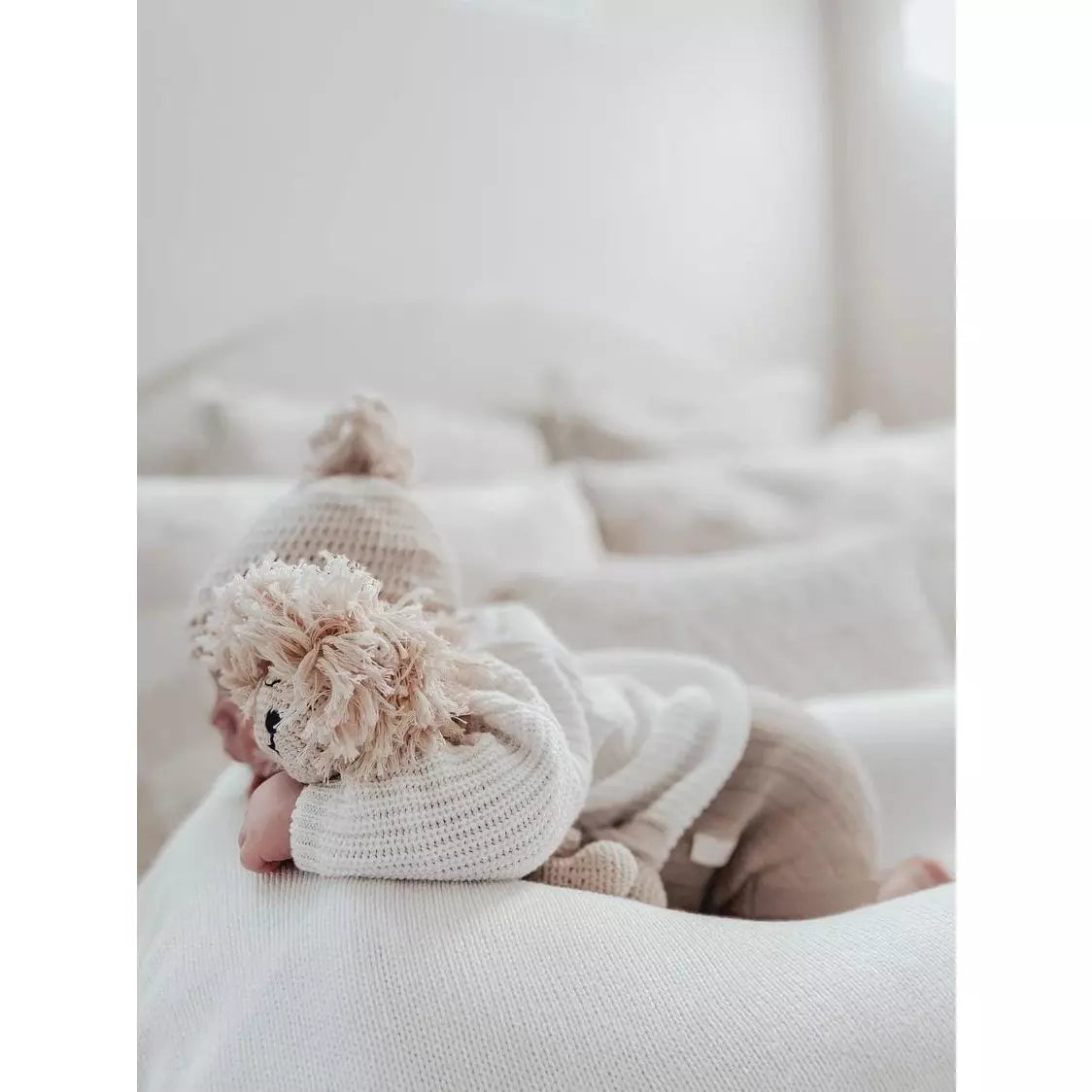 Cuddle Me - Lion