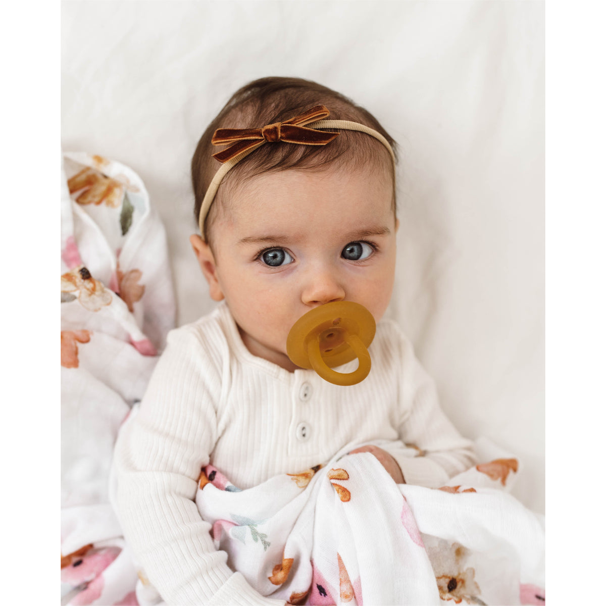 Single Round Natural Rubber Soother | Dummy in Reusable Case
