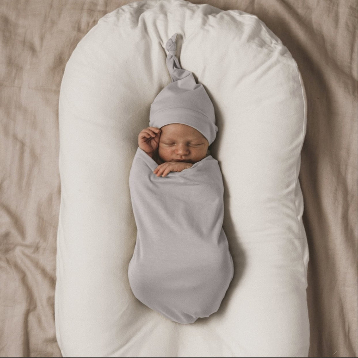 Alaska Snuggle Swaddle &amp; Beanie Set