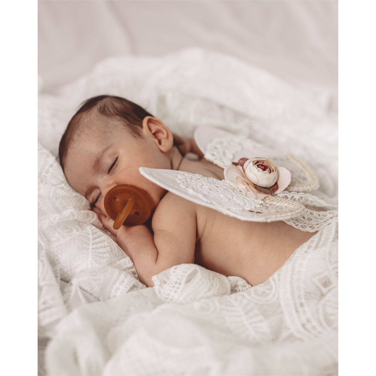 Single Round Natural Rubber Soother | Dummy in Reusable Case