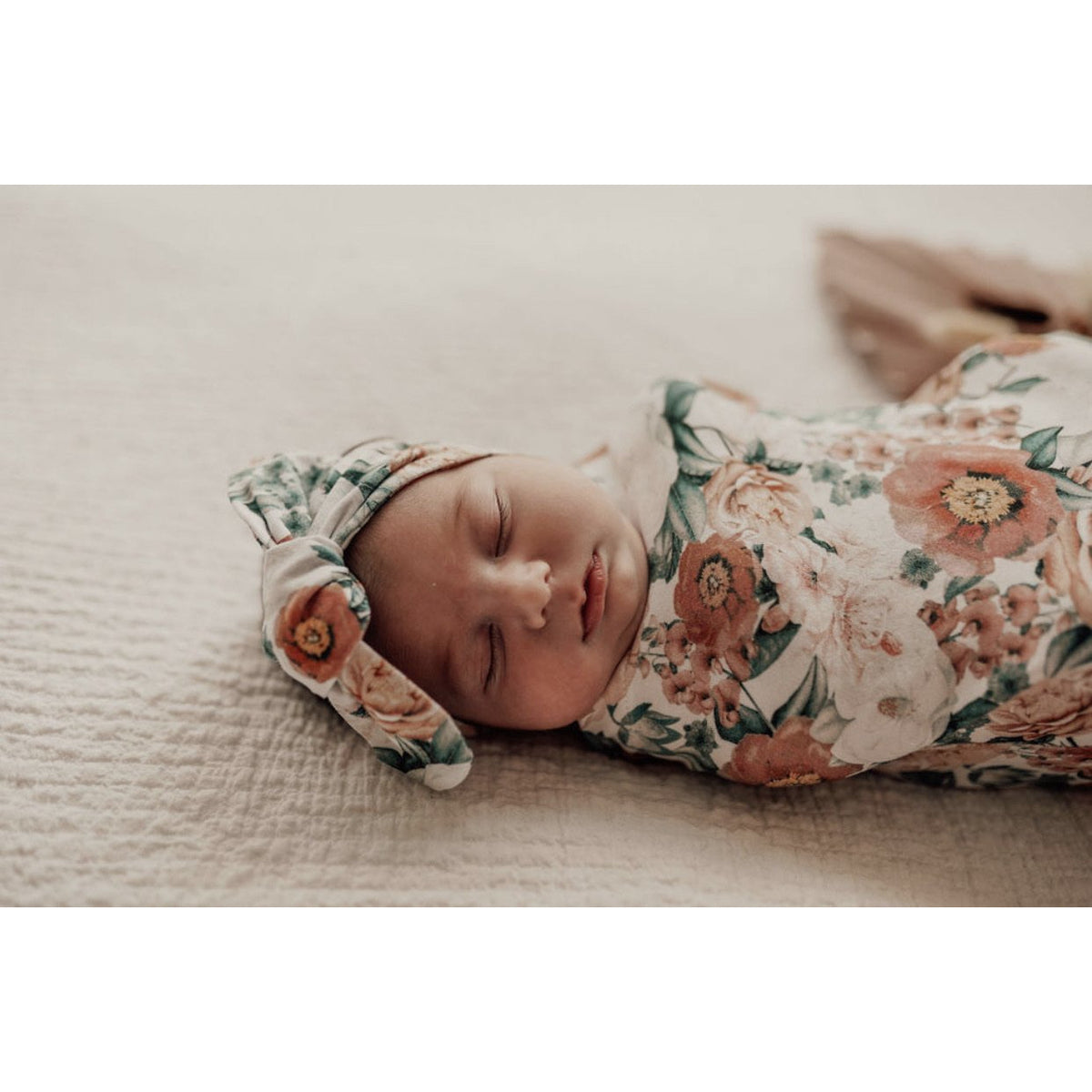 Florence | Snuggle Swaddle &amp; Topknot Set