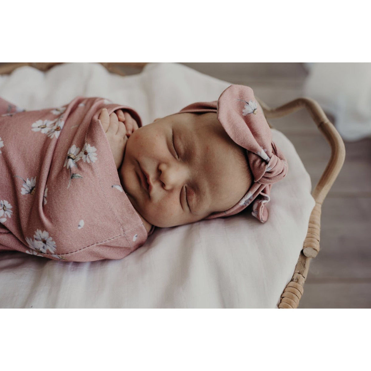 Daisy Snuggle Swaddle &amp; Topknot Set