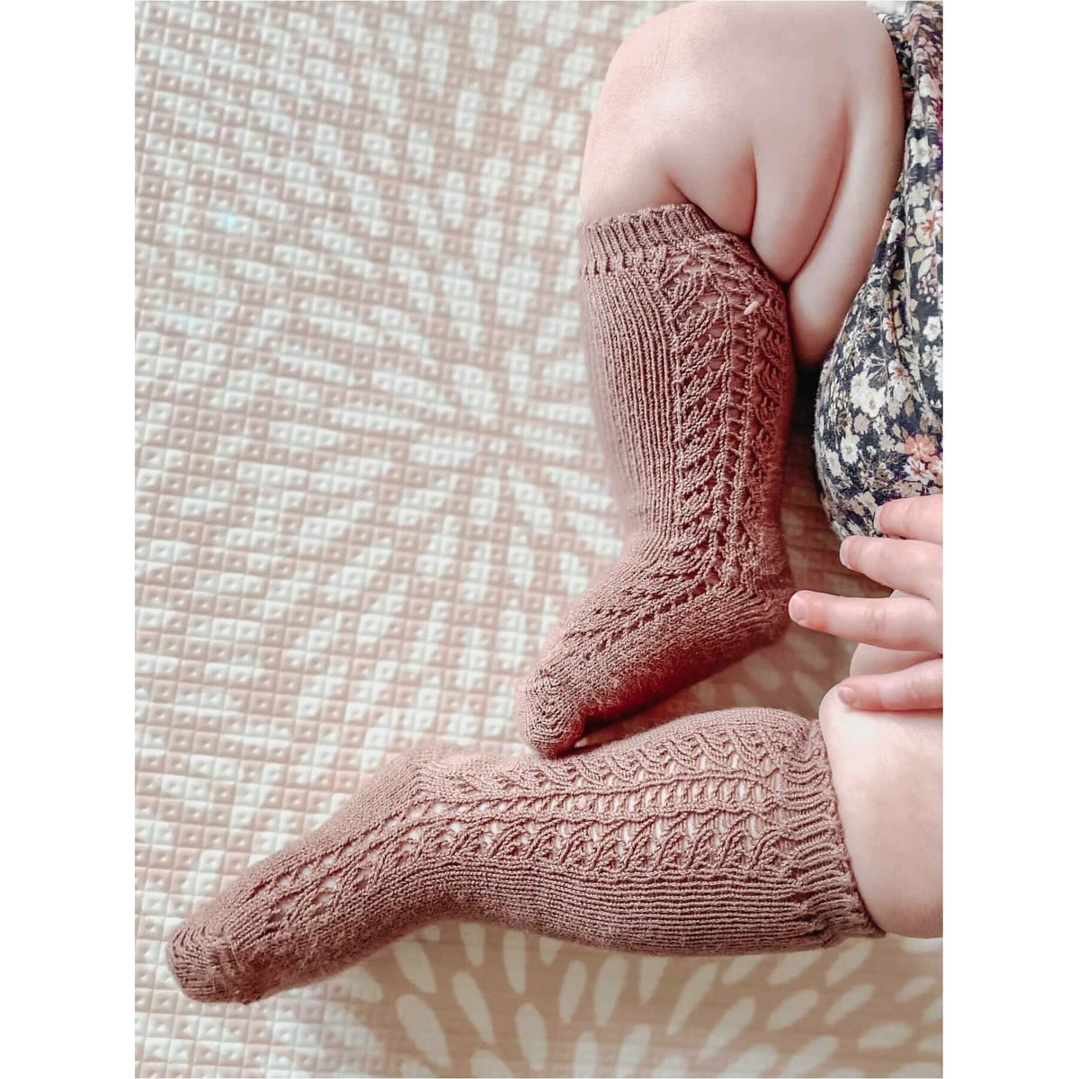 Ćondor Side Openwork Lace Knee High