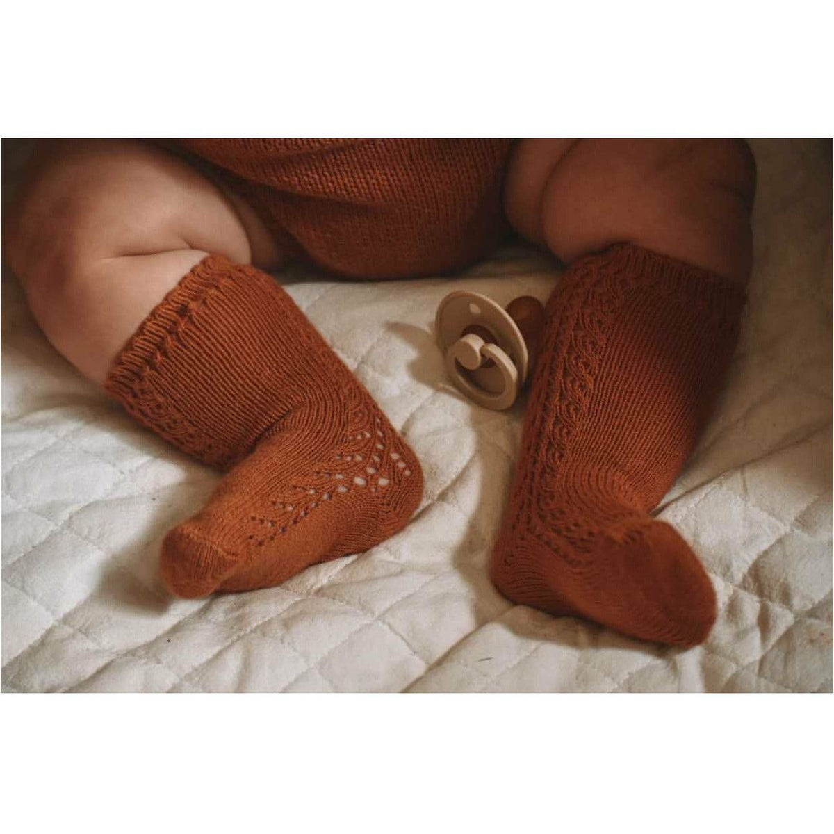 Ćondor Side Openwork Lace Knee High