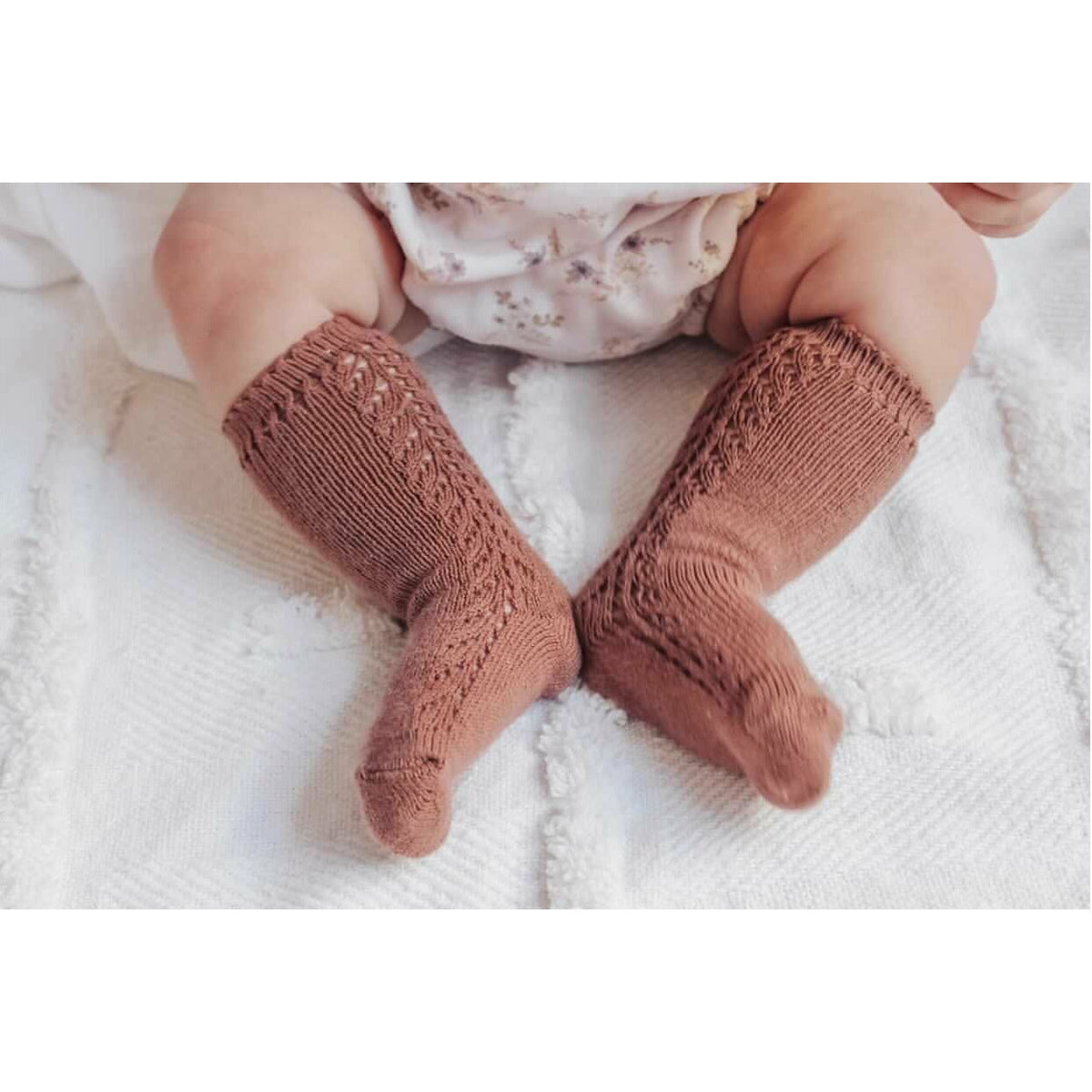 Ćondor Side Openwork Lace Knee High